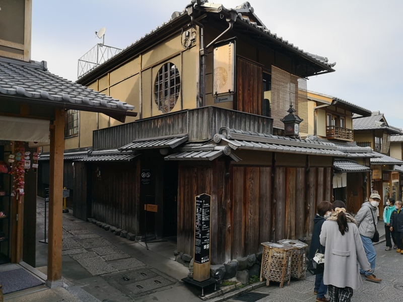 starbuckskyoto07102 Kyoto-星巴克 京都二寧坂ヤサカ茶屋店 滿滿日式京町風格 全球唯一榻榻米設計但搶不到