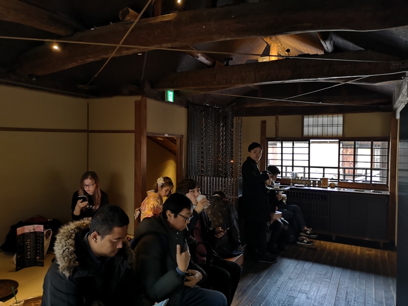 starbuckskyoto07109 Kyoto-星巴克 京都二寧坂ヤサカ茶屋店 滿滿日式京町風格 全球唯一榻榻米設計但搶不到