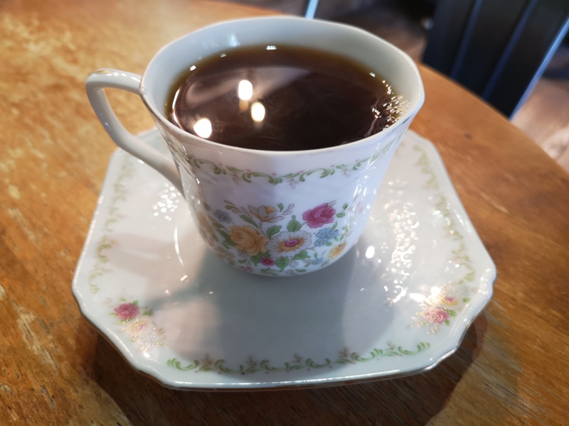 blackfish9 北投-黑金魚咖啡館 車站廣場角落 一杯咖啡賞行人百態