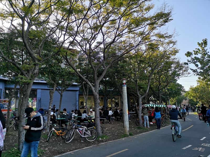 mamamouth03 八里-媽媽嘴咖啤 藍天綠意紅樹林 最有話題的咖啡館