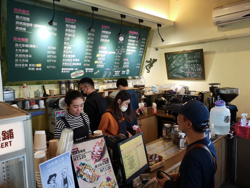 mamamouth08 八里-媽媽嘴咖啤 藍天綠意紅樹林 最有話題的咖啡館