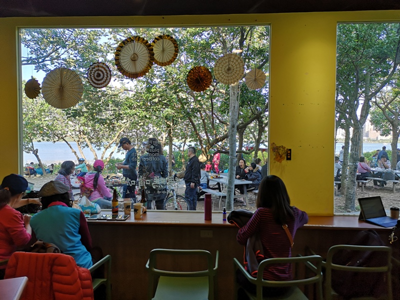 mamamouth09 八里-媽媽嘴咖啤 藍天綠意紅樹林 最有話題的咖啡館