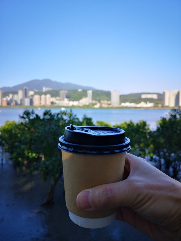 mamamouth20 八里-媽媽嘴咖啤 藍天綠意紅樹林 最有話題的咖啡館