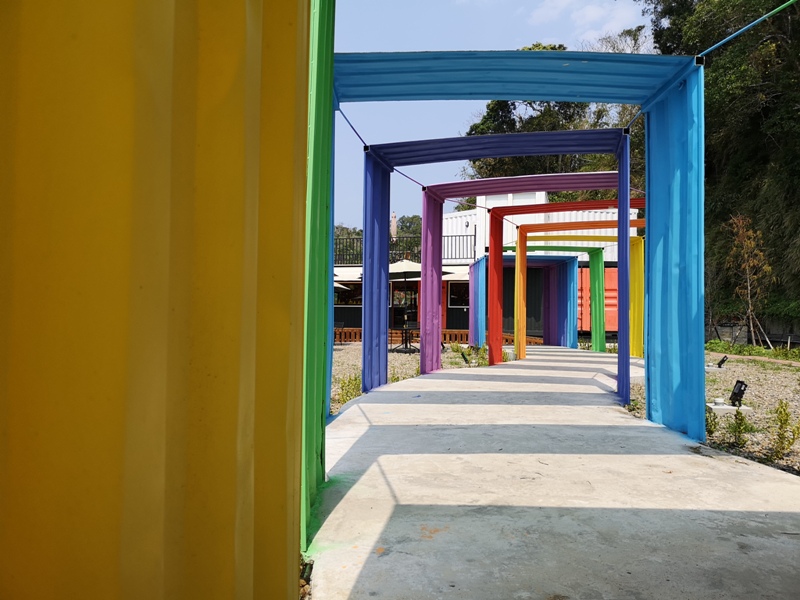 rainbowcoffee04 峨眉-89咖啡 美麗蜿蜒台三線旁的一抹彩虹貨櫃屋