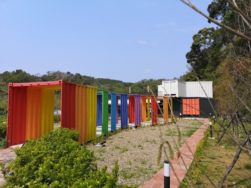 rainbowcoffee05 峨眉-89咖啡 美麗蜿蜒台三線旁的一抹彩虹貨櫃屋