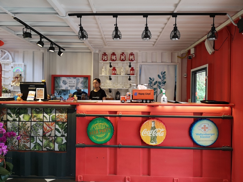 rainbowcoffee08 峨眉-89咖啡 美麗蜿蜒台三線旁的一抹彩虹貨櫃屋