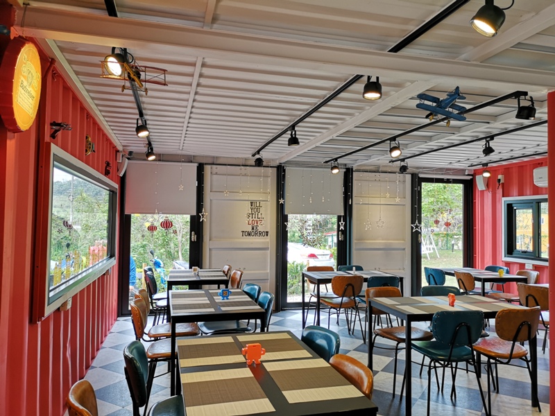 rainbowcoffee10 峨眉-89咖啡 美麗蜿蜒台三線旁的一抹彩虹貨櫃屋