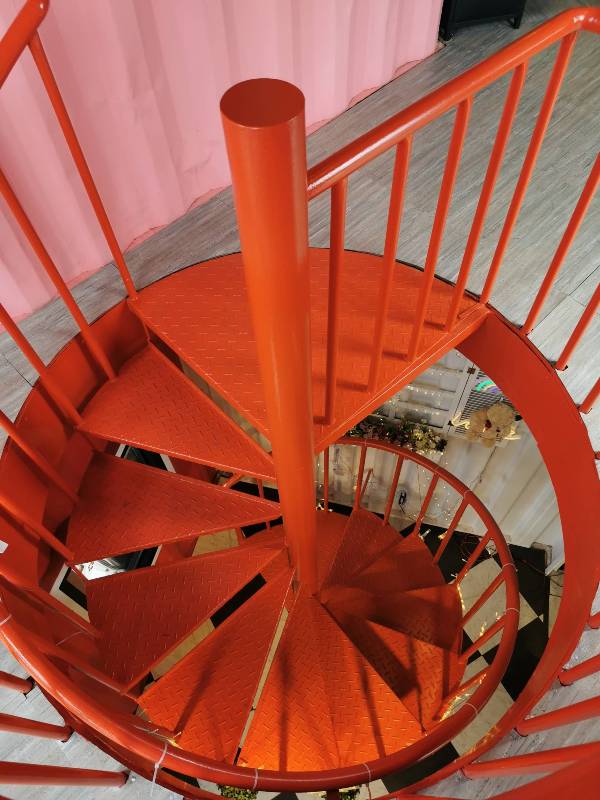 rainbowcoffee13 峨眉-89咖啡 美麗蜿蜒台三線旁的一抹彩虹貨櫃屋