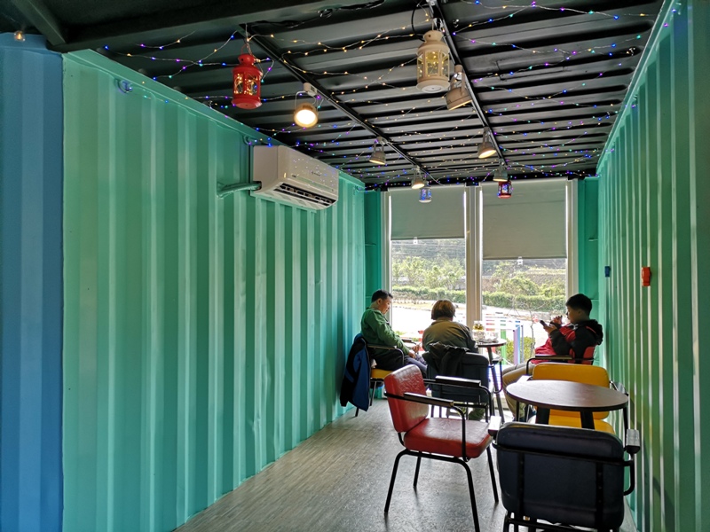 rainbowcoffee14 峨眉-89咖啡 美麗蜿蜒台三線旁的一抹彩虹貨櫃屋