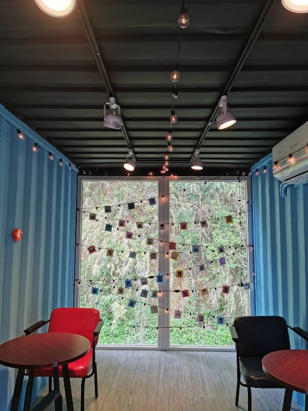 rainbowcoffee16 峨眉-89咖啡 美麗蜿蜒台三線旁的一抹彩虹貨櫃屋