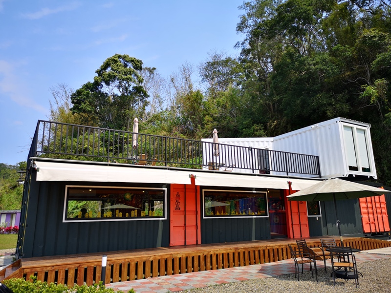 rainbowcoffee21 峨眉-89咖啡 美麗蜿蜒台三線旁的一抹彩虹貨櫃屋