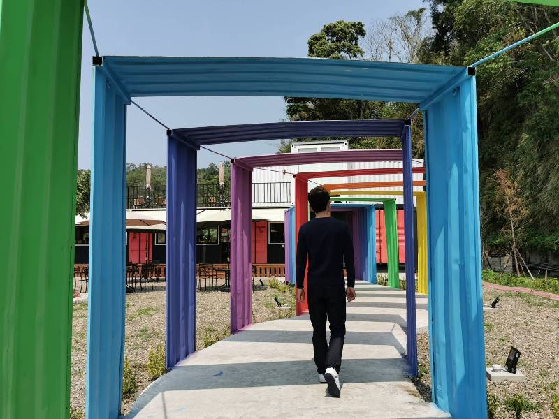 峨眉-89咖啡 美麗蜿蜒台三線旁的一抹彩虹貨櫃屋