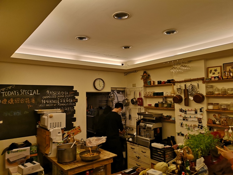 timeseat03 士林-Time's Eat 士林站小巷內美食多 鄉村風環境秀氣優雅 燉飯濃郁適中好吃