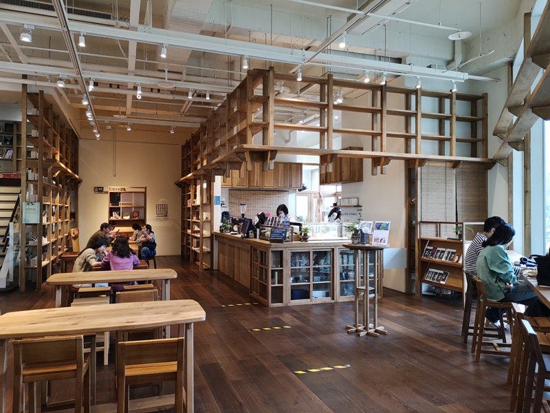 bluebeans04 竹北-藍豆咖啡 帶著現代清爽明亮的日式空間 喝杯咖啡感受小學校人文氣息