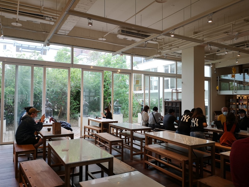 bluebeans08 竹北-藍豆咖啡 帶著現代清爽明亮的日式空間 喝杯咖啡感受小學校人文氣息