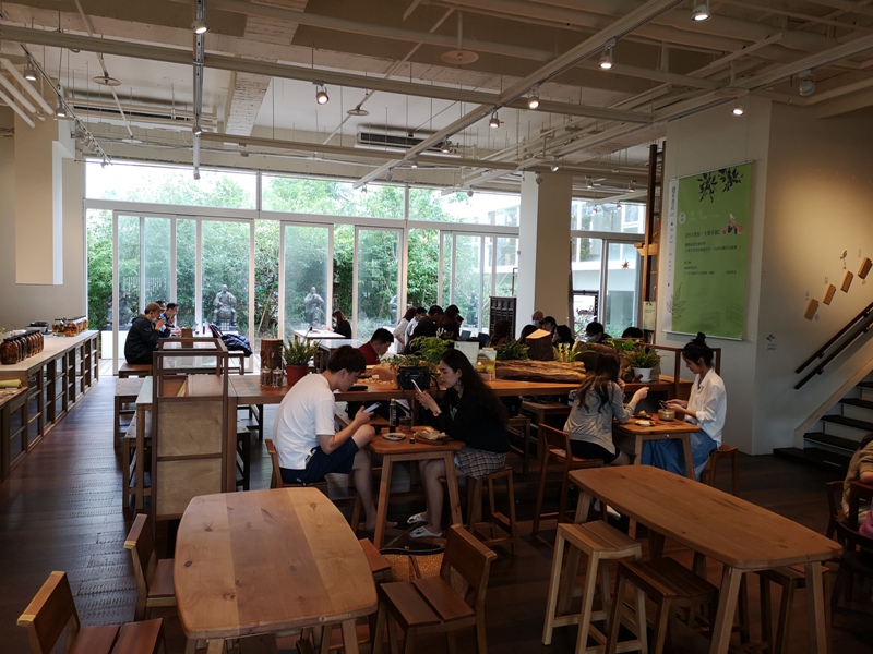 bluebeans09 竹北-藍豆咖啡 帶著現代清爽明亮的日式空間 喝杯咖啡感受小學校人文氣息