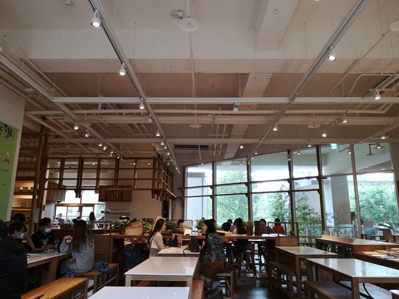 bluebeans10 竹北-藍豆咖啡 帶著現代清爽明亮的日式空間 喝杯咖啡感受小學校人文氣息
