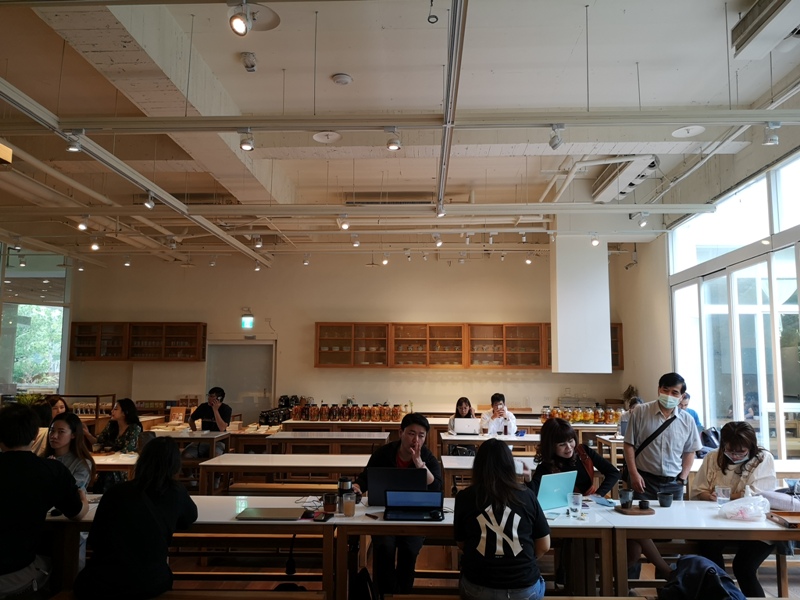 bluebeans11 竹北-藍豆咖啡 帶著現代清爽明亮的日式空間 喝杯咖啡感受小學校人文氣息