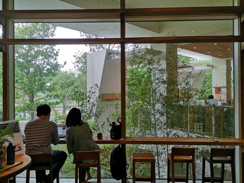 bluebeans12 竹北-藍豆咖啡 帶著現代清爽明亮的日式空間 喝杯咖啡感受小學校人文氣息