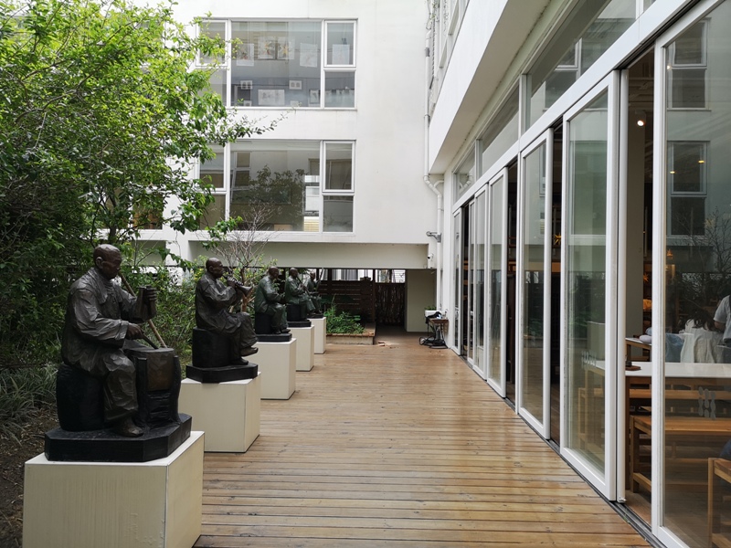 bluebeans17 竹北-藍豆咖啡 帶著現代清爽明亮的日式空間 喝杯咖啡感受小學校人文氣息