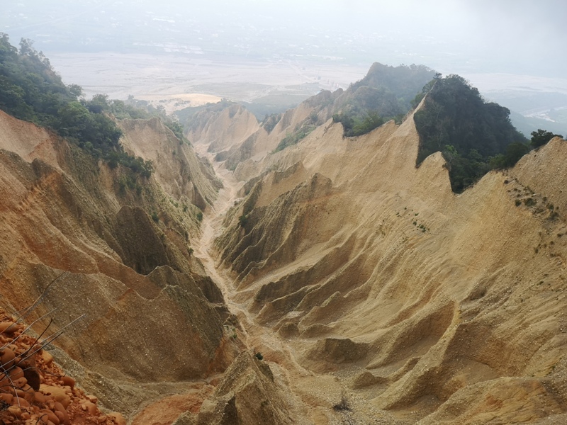 firemountain37 三義-火炎山 迷你大峽谷 感受大自然鬼斧奇怪