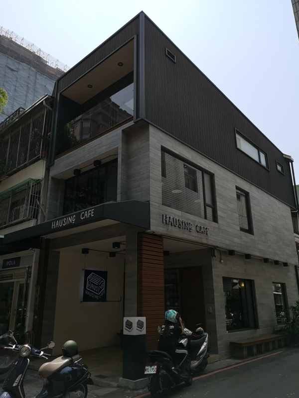 hausinc02 台中北區-HAUSINC CAFE簡約現代明亮舒適 一杯咖啡飲春光
