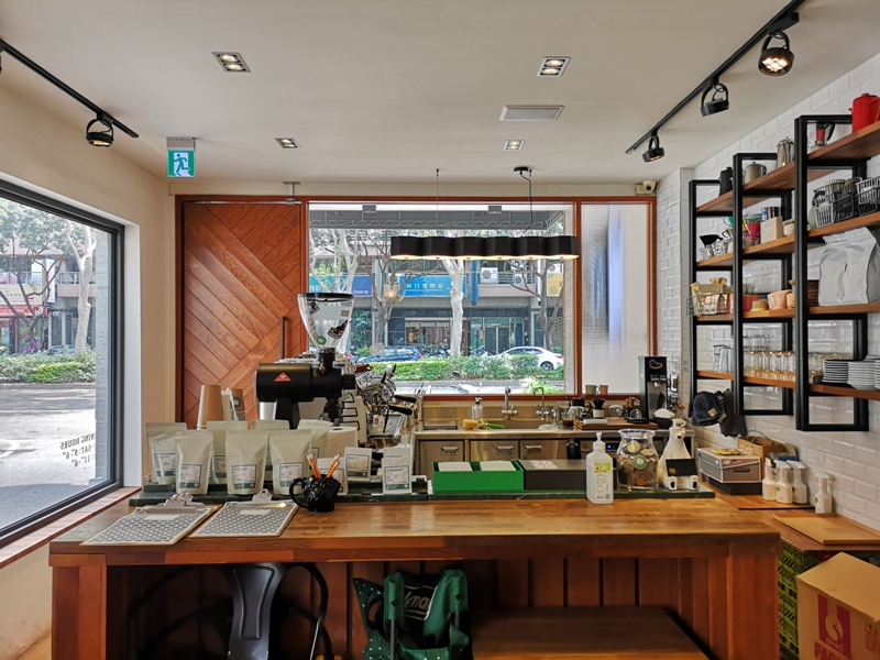 hausinc08 台中北區-HAUSINC CAFE簡約現代明亮舒適 一杯咖啡飲春光