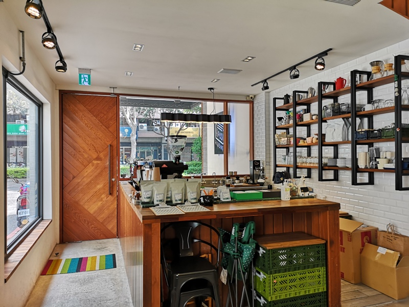 hausinc09 台中北區-HAUSINC CAFE簡約現代明亮舒適 一杯咖啡飲春光