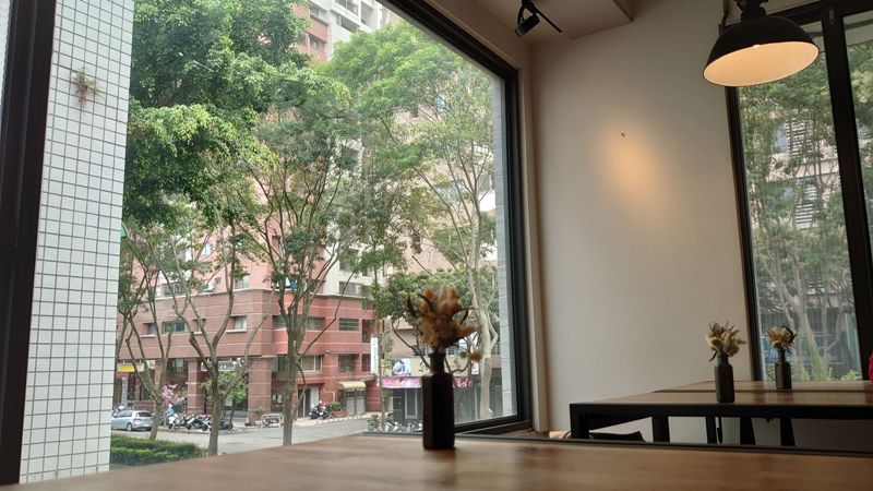 hausinc11 台中北區-HAUSINC CAFE簡約現代明亮舒適 一杯咖啡飲春光