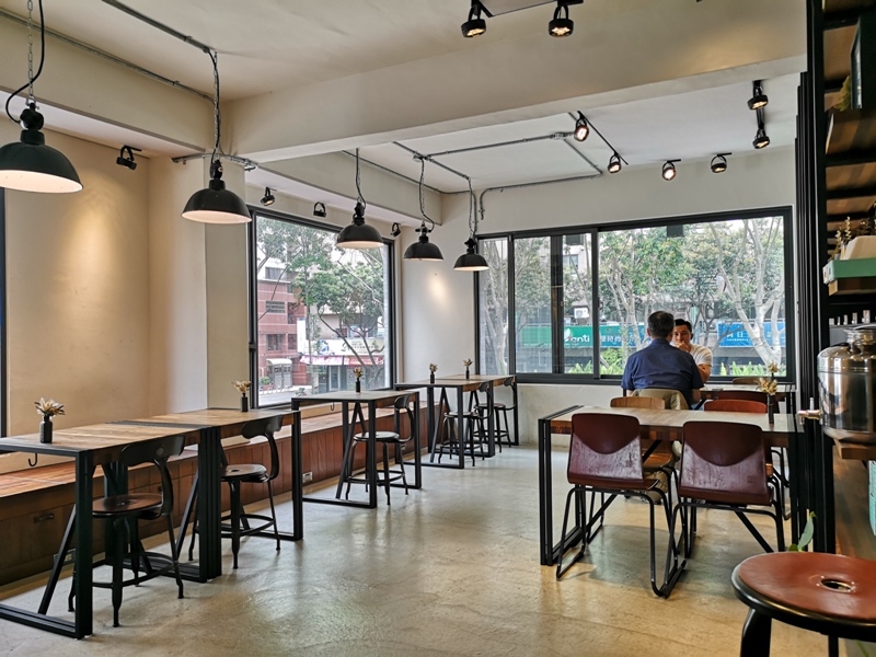 hausinc13 台中北區-HAUSINC CAFE簡約現代明亮舒適 一杯咖啡飲春光