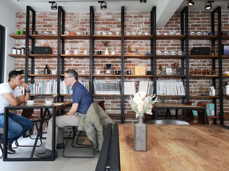 hausinc15 台中北區-HAUSINC CAFE簡約現代明亮舒適 一杯咖啡飲春光