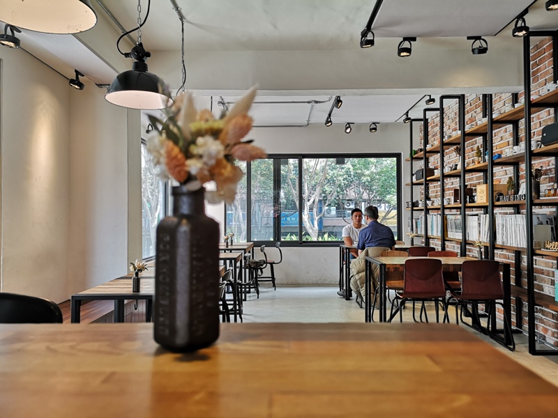 hausinc16 台中北區-HAUSINC CAFE簡約現代明亮舒適 一杯咖啡飲春光