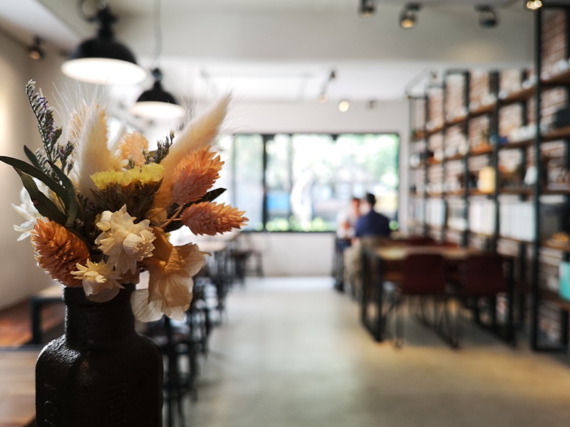 hausinc17 台中北區-HAUSINC CAFE簡約現代明亮舒適 一杯咖啡飲春光