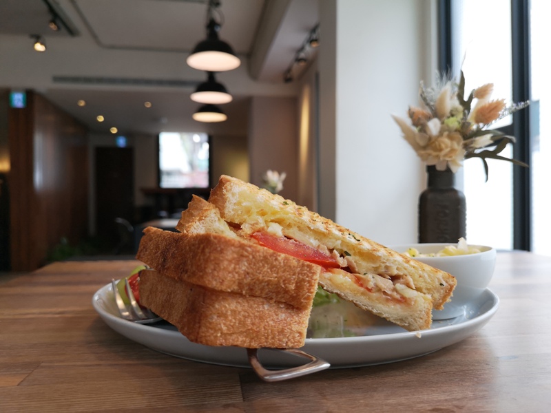 hausinc24 台中北區-HAUSINC CAFE簡約現代明亮舒適 一杯咖啡飲春光