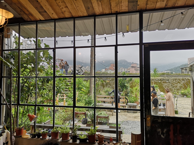 runiscoffee130106 文山-小廢墟Ruins Coffee Roasters老屋新生命 鐵皮屋下的文青咖啡 老宅 甜點搭咖啡好美味