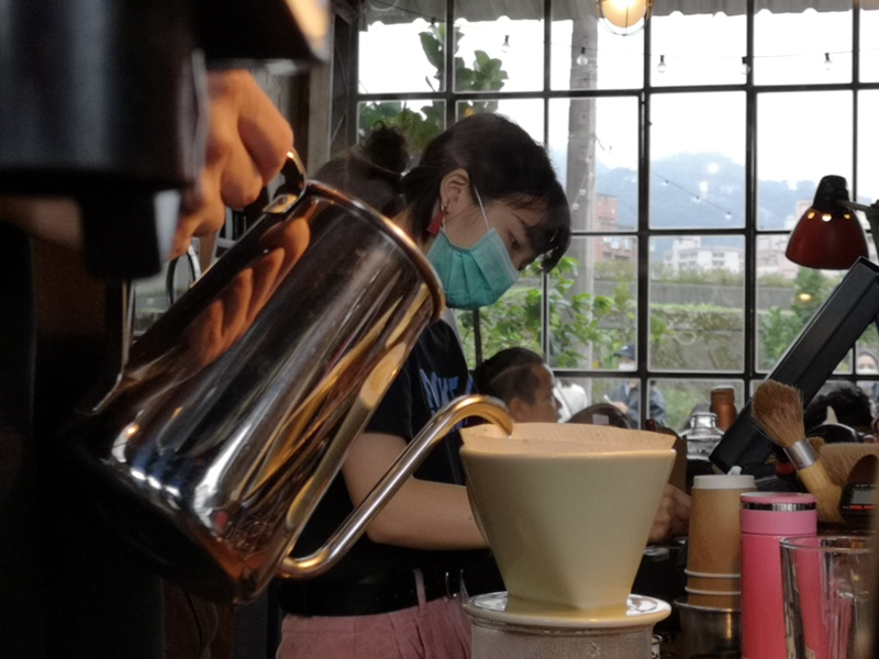 runiscoffee130120 文山-小廢墟Ruins Coffee Roasters老屋新生命 鐵皮屋下的文青咖啡 老宅 甜點搭咖啡好美味