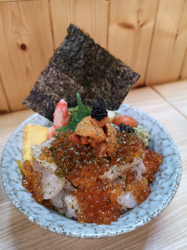 anothervillage09 松山-又一村 藏不住的美味小攤 隱身龍城市場中 海鮮丼搭滿出來的海鮮湯