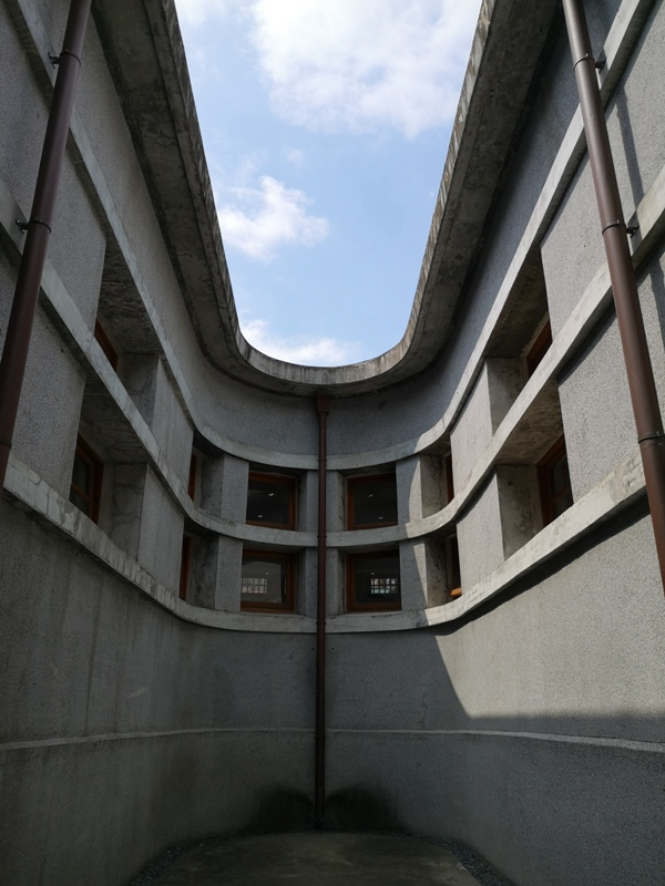 motcafe10 萬華-新富町文化市場老建築舊味道 馬蹄形天井超好拍 順便明日咖啡喝一杯