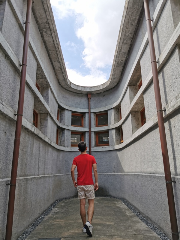 萬華-新富町文化市場老建築舊味道 馬蹄形天井超好拍  順便明日咖啡喝一杯