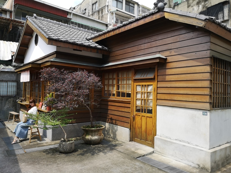 motcafe16 萬華-新富町文化市場老建築舊味道 馬蹄形天井超好拍 順便明日咖啡喝一杯