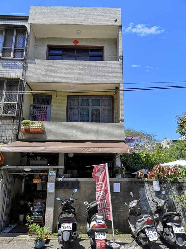 whitedeer01 板橋-白鹿咖啡 小花園的幽靜空間  有蟬聲鳥叫的午後咖啡杯