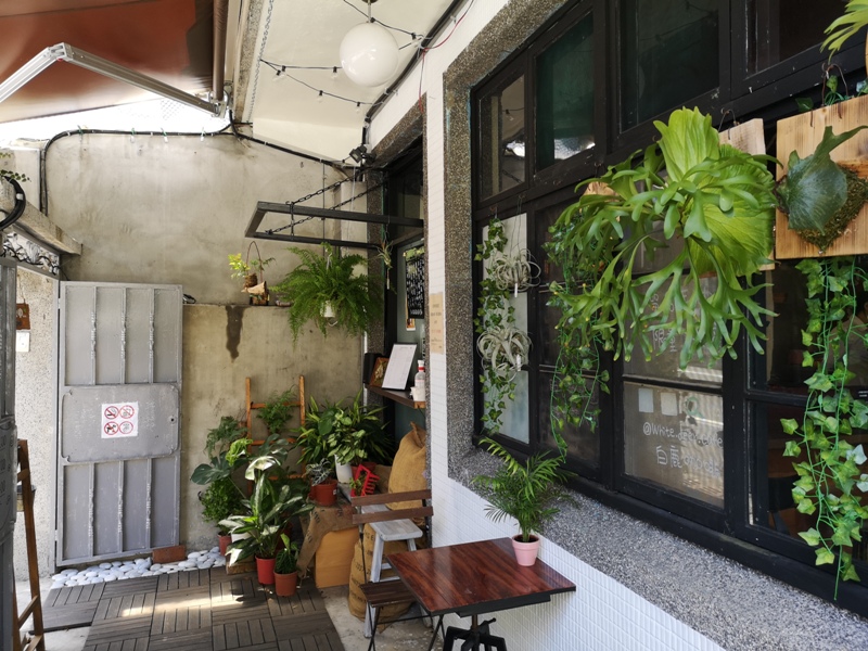 whitedeer03 板橋-白鹿咖啡 小花園的幽靜空間  有蟬聲鳥叫的午後咖啡杯