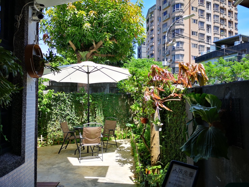 whitedeer05 板橋-白鹿咖啡 小花園的幽靜空間  有蟬聲鳥叫的午後咖啡杯