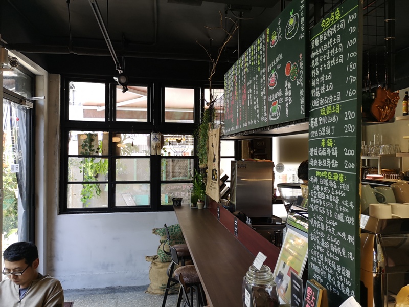 whitedeer12 板橋-白鹿咖啡 小花園的幽靜空間  有蟬聲鳥叫的午後咖啡杯