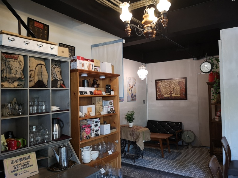 whitedeer14 板橋-白鹿咖啡 小花園的幽靜空間  有蟬聲鳥叫的午後咖啡杯