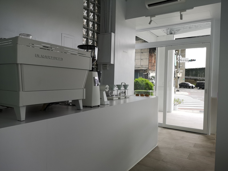 dateless16 三重-Dateless Coffee純白的時尚 不趕時間只有與朋友的輕鬆對談