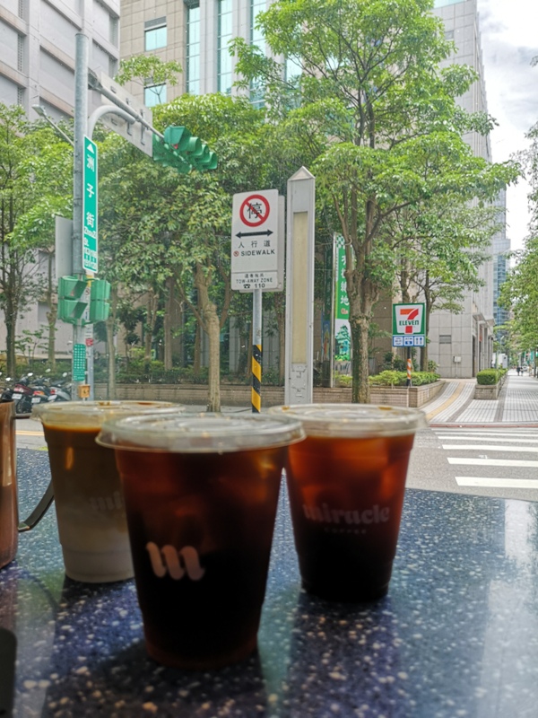 miraclecoffee10 內湖-Miracle Coffee捧場JJ林俊傑的小咖啡館 空間雖小氣氛不減 連拿鐵都好喝