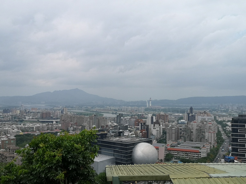 oldplace361111 士林-劍潭站到劍南路站 橫跨劍潭山  老地方觀機平台賞台北