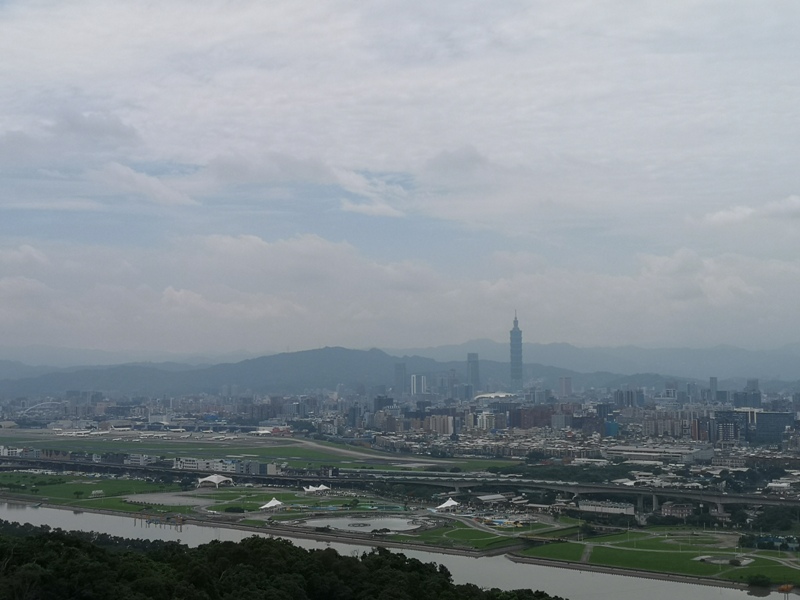 oldplace361112 士林-劍潭站到劍南路站 橫跨劍潭山  老地方觀機平台賞台北