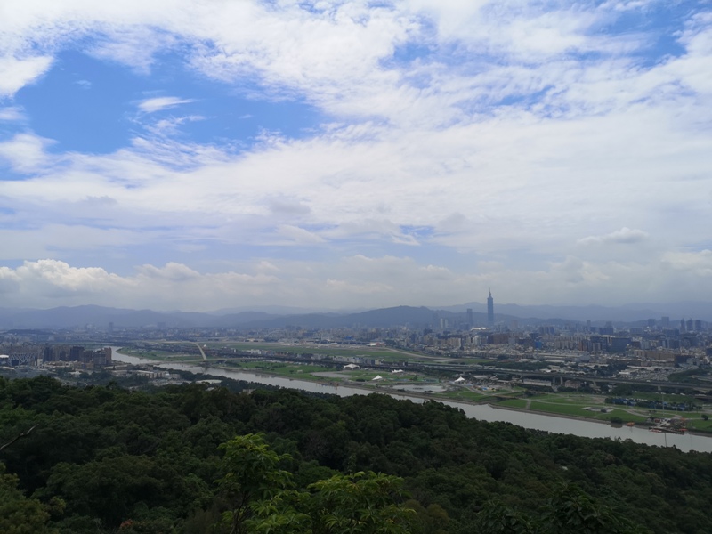 oldplace361113 士林-劍潭站到劍南路站 橫跨劍潭山  老地方觀機平台賞台北